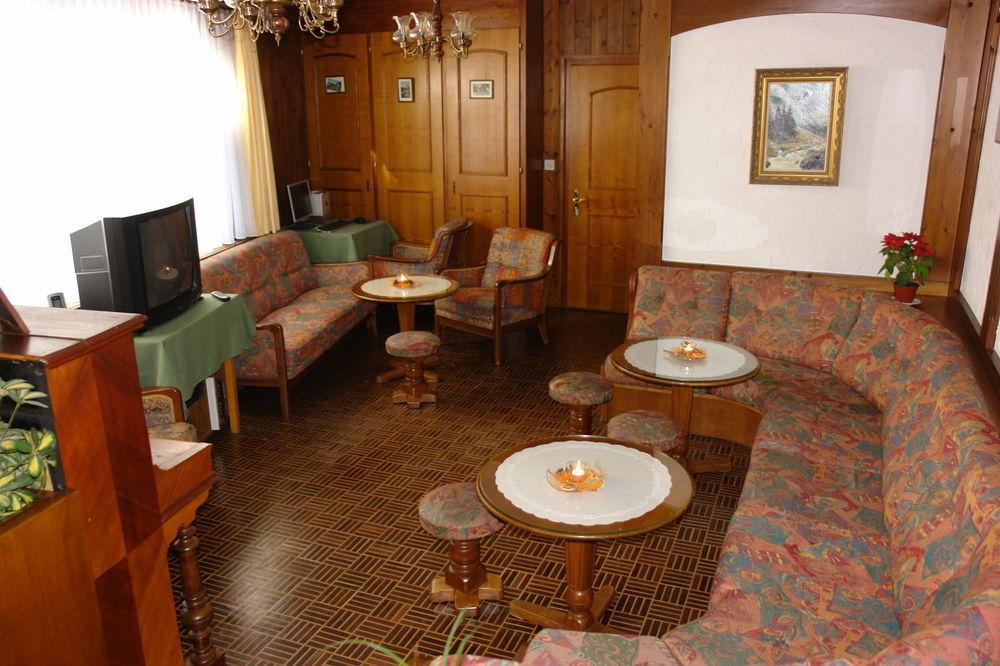 Hotel Rhodania Zermatt Exterior photo
